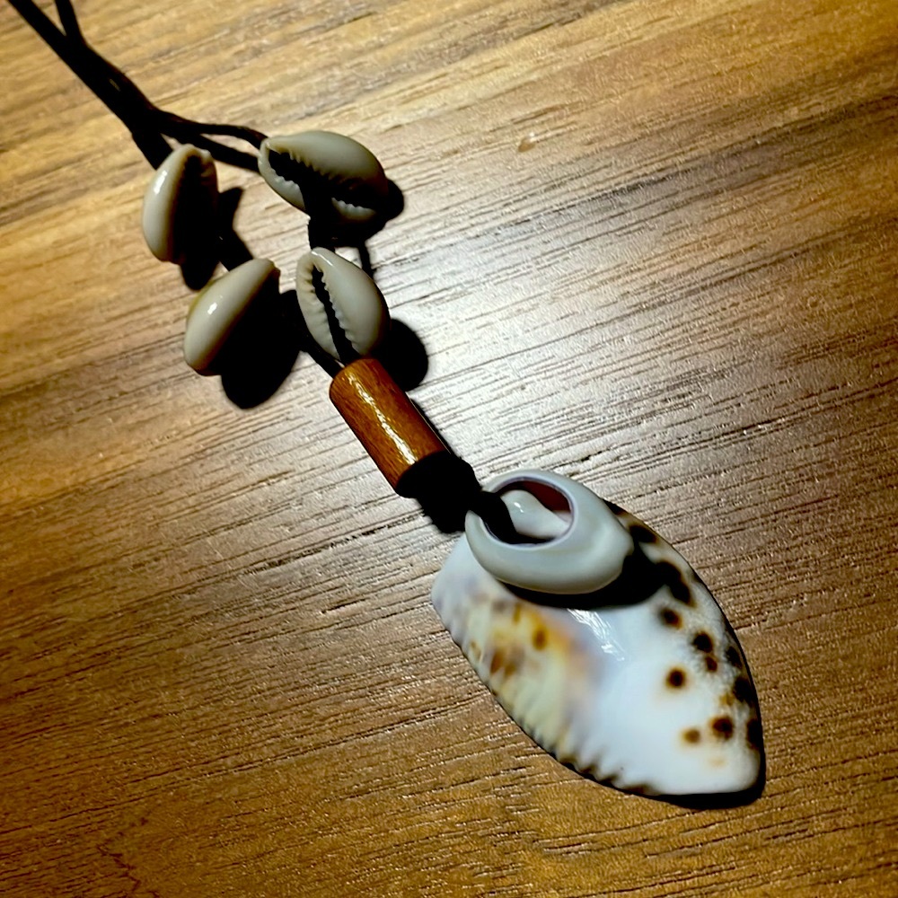 Shell necklace - Picture 2 of 2